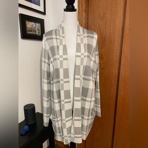 Gray and white plaid knit cardigan from Leo & Nicole size 1X
